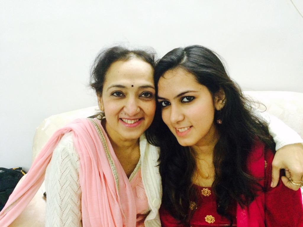 kashishsachde11's tweet photo. @JiyoBefikar #HeroInMyLife
My mother is the most beautiful woman I ever saw. All I'm today I owe to my mother! ❤️ http://t.co/qwJKdfsJRO