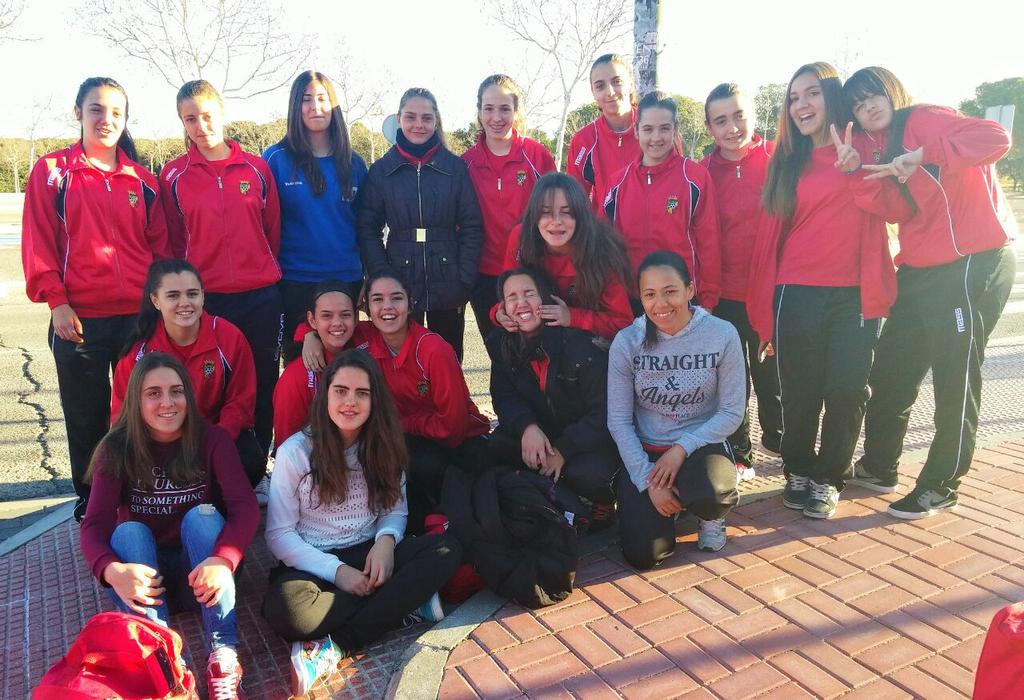 JuventudVillalb's tweet photo. Celebrando el Día Internacional de la Mujer jugando partidazo en las Rozas #CUCJuvenil #FelizDiaDeLaMujer #SoydelCUC http://t.co/y4GOdVSqJ9