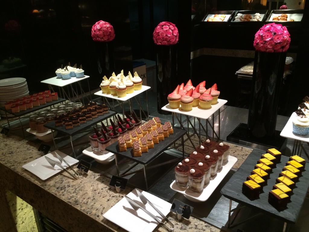 IPudong's tweet image. Fantastic Sunday Brunch today on Women's Day with delicious food in abundance and happy Ladies winning the Lucky Draw