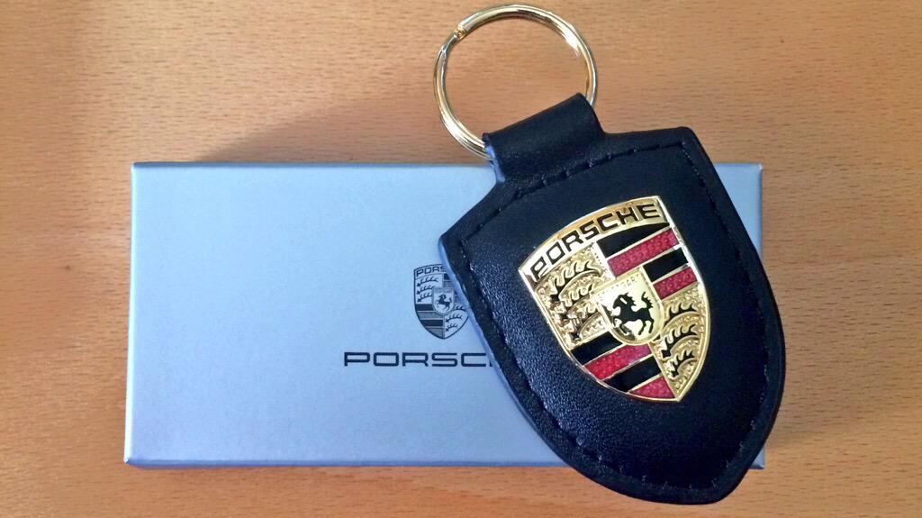 PorscheRetail's tweet image. Don't forget, if we reach 7600 followers by the end of the day, we'll give 2 more #Porsche keyrings away.

Please RT.