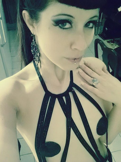 Sexy party time 😚💞  Skimpy outfits and hot company - what a wonderful combination! #tmblr http://t.c<a href="/tag/tmblr"class="tags"><span>#tmblr</span></a>