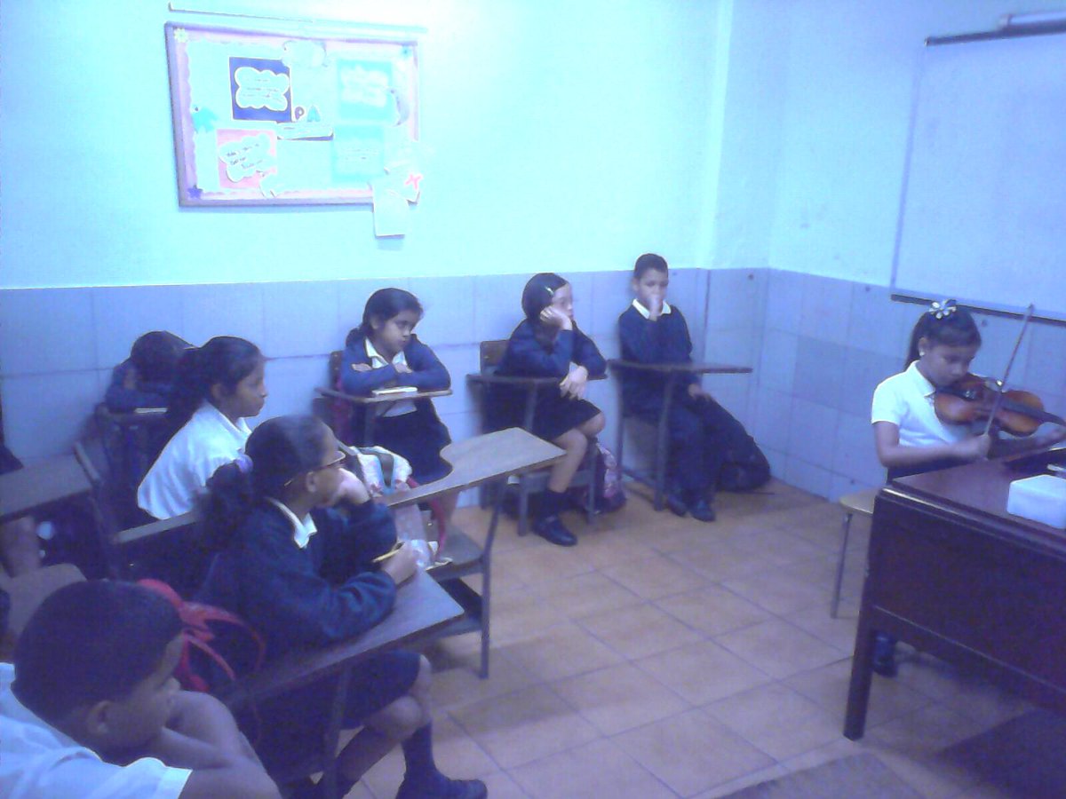 luzmarina812's tweet photo. Yalismar Diaz disfrutando de su Recital en su Escuela Maria M. @PSegura89 @nucleorinconada #elsistemacumple40 @osjic http://t.co/jVZrxeAdhx