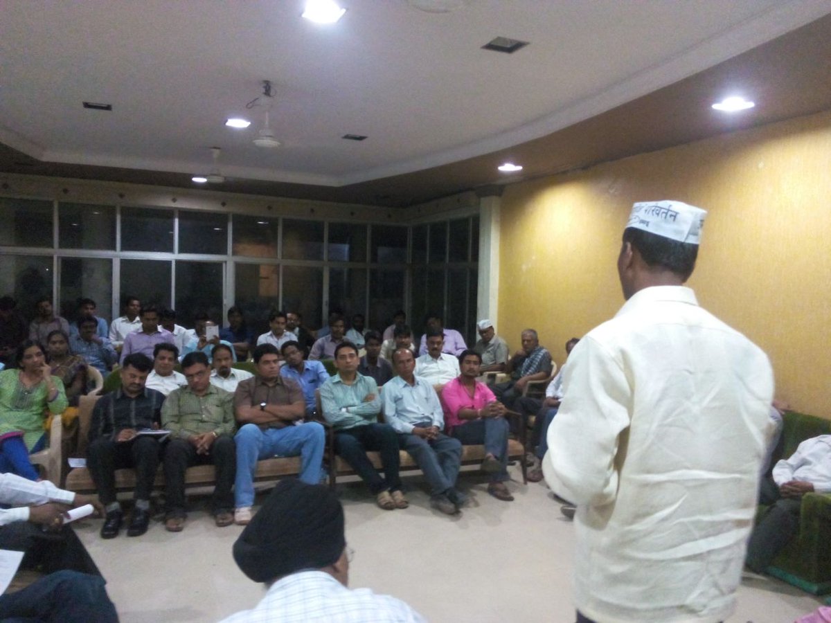 WareSubhash's tweet photo. Maharashtra is buzzing with volunteer activity and enthusiasm. Sharing some pictures from last 2 days #AAPPositive :) http://t.co/b8WRQUstT1