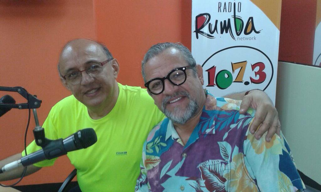 Con el periodista Fernando Rendon, en su programa de salsa, en radio Rumba