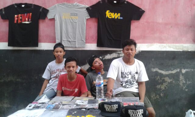 FewMerch's tweet image. Mari disikat » RT "@WarFightersHC: Mampir juga yuk ke lapakan kita gabung sama @FewMerch !!! http://t.co/VDoB1d4asM"