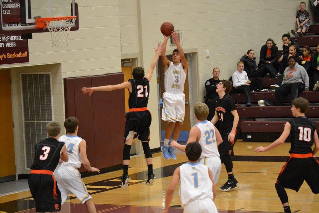 __di3go__'s tweet photo. Really Missing It On a Night Like Tonight 😔🏀 #CCHSHoops #StriveForGreatness http://t.co/Po1mGv8nxd