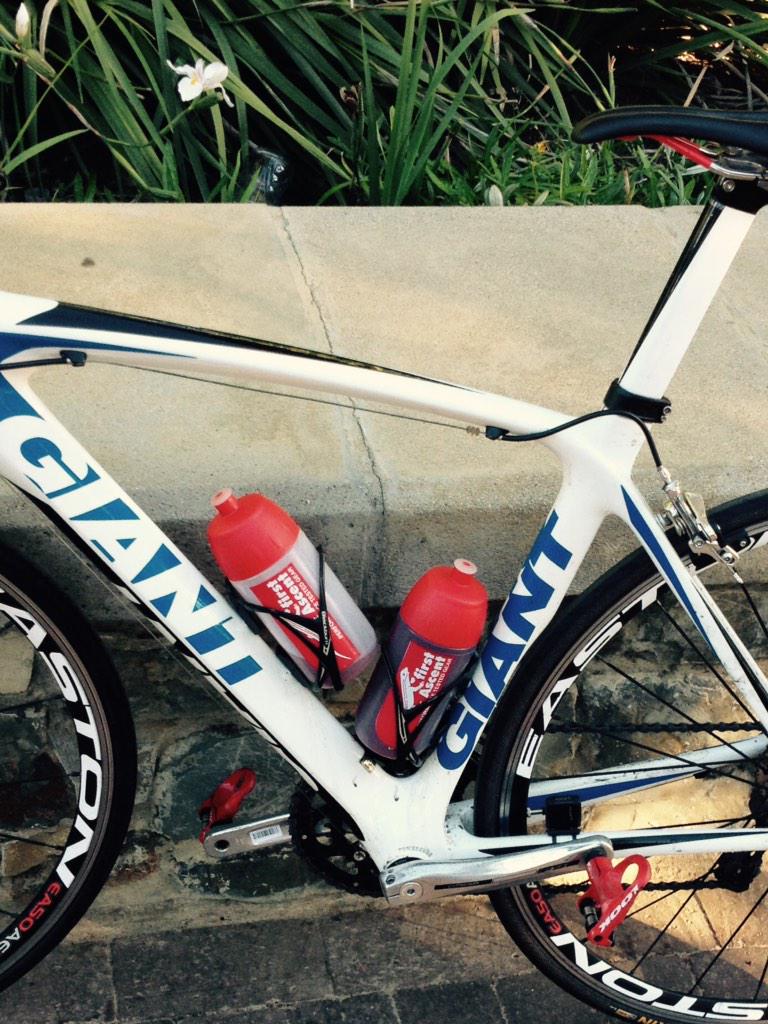 Thanks <a href="/firstascentSA/">First Ascent South Africa</a> for my #solidarityride bottles! <a href="/TeamKelfords/">Team Kelfords</a> for my kit &amp; <a href="/NutrificSA/">Nutrific</a> 4 keeping my tummy full!