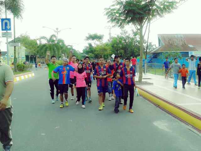 FCB_Indonesia's tweet photo. CarFreeDay member @FCBI_Kobar pagi ini 🙌 Semangatt #fcbipict http://t.co/ezxypeHFCc