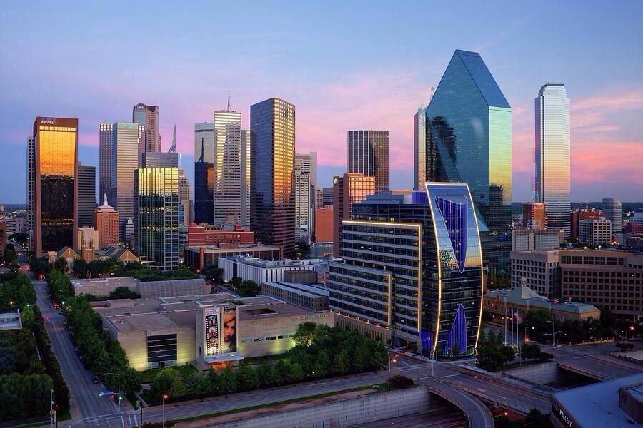 Dpaige214's tweet photo. Home. #DallasMadeUs http://t.co/pERUbAUVm5