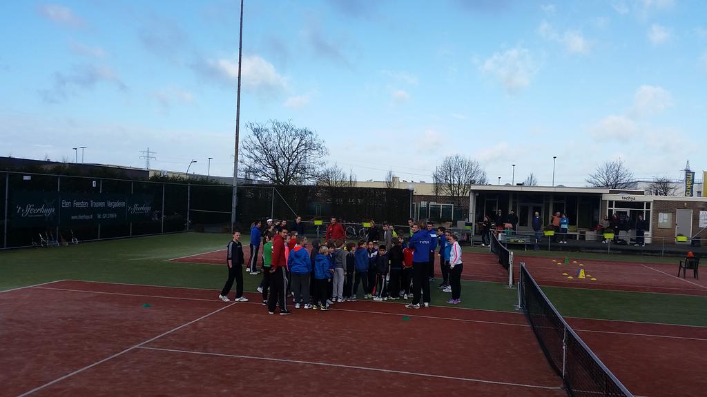 Afgelopen zondag 1 maart. Kennismaken met onze nieuwe trainer. Hugo Leenders en collega's geven #tennisclinic.