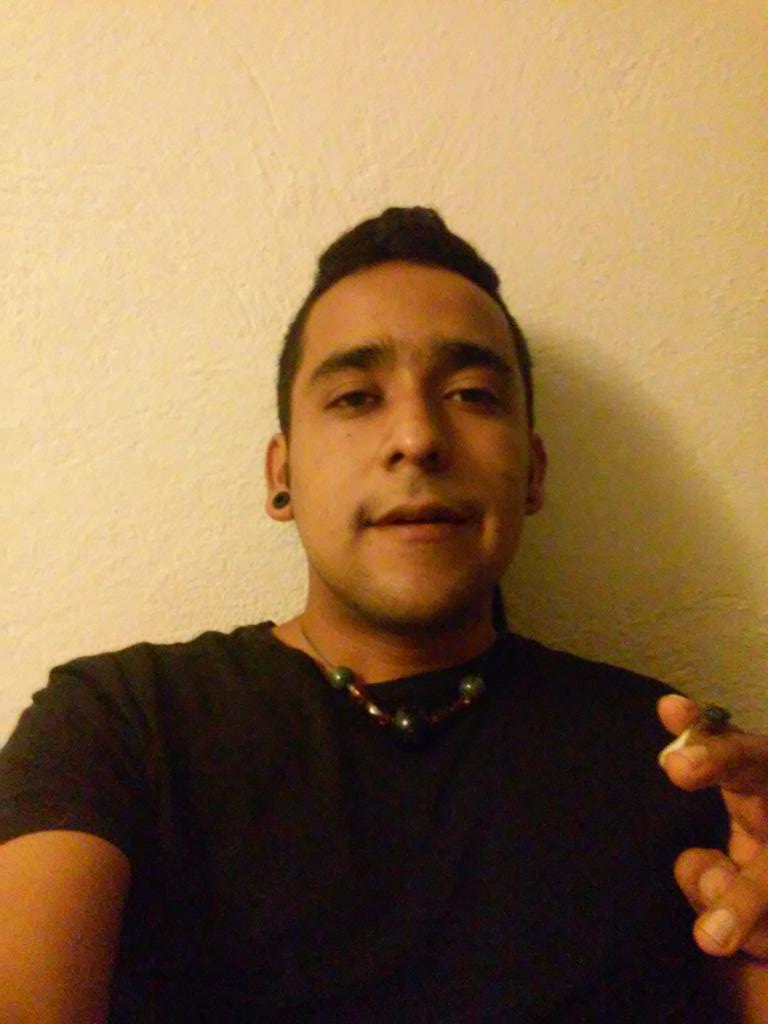 Raapfael's tweet photo. Saludos perros http://t.co/D7uQrMhoVn
