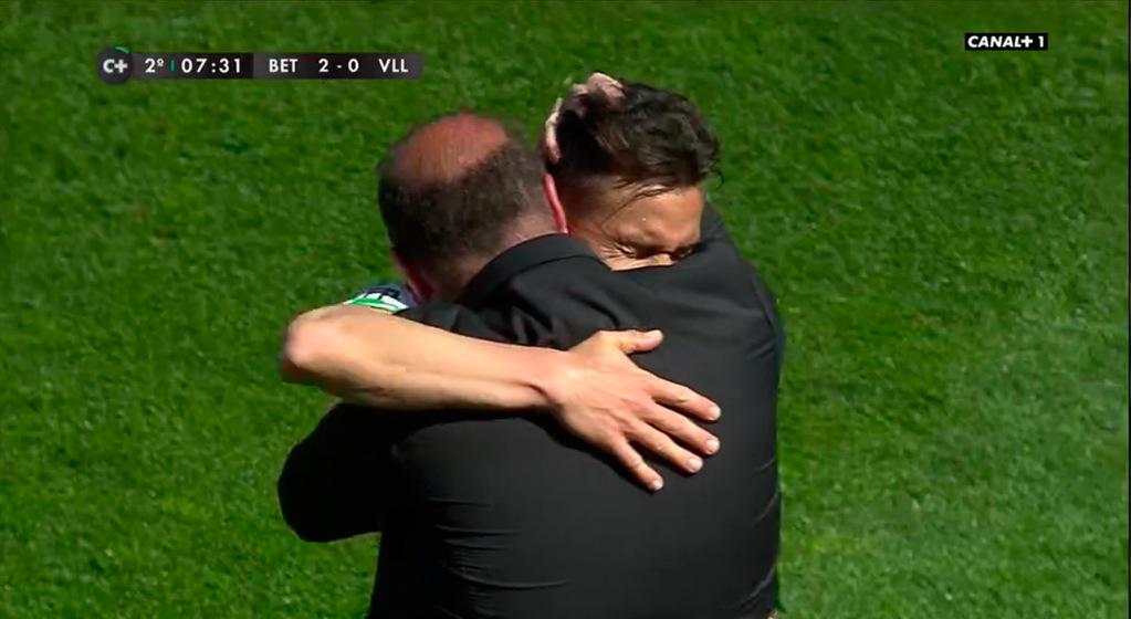 betisweb's tweet photo. Así celebro su gol Ruben Castro con Pepe Mel #Betis http://t.co/uTFW6iNDco