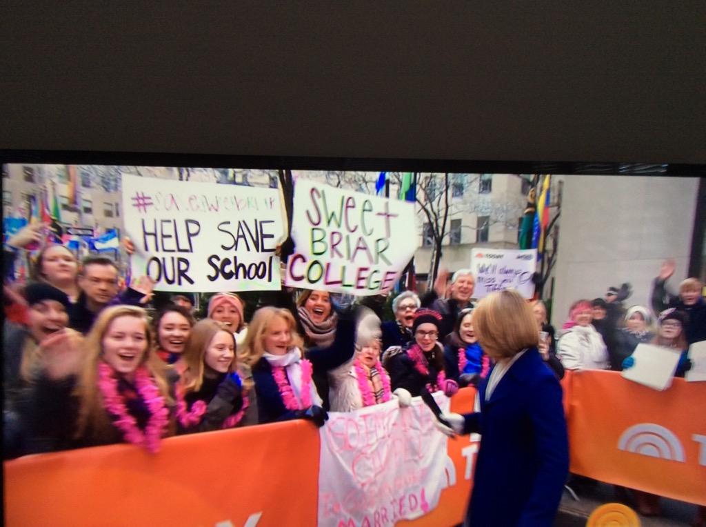ktmac74's tweet photo. “@Sassyvixen90: #todayplaza http://t.co/bZpwWqAwPZ #SaveSweerBriar http://t.co/R84VpRYDH5”GO #SweetBriarCollege #pinkandgreen @TODAYshow
