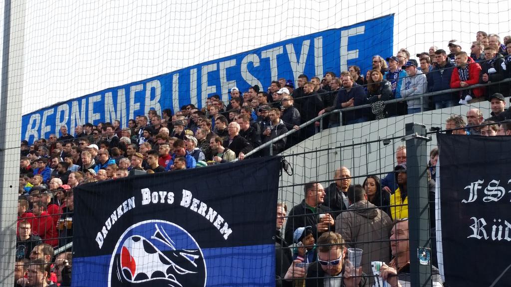 E_I_M_I's tweet photo. #Hessenderby läuft #FSVSVD
#2BL #Derbytime http://t.co/vMW49YmFqw