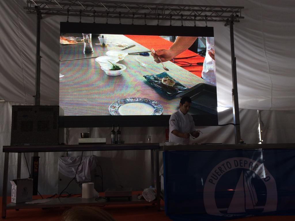 OleicolaJaen's tweet photo. En el #Showcocking de @elchefdelcaviar preparando una ensaladilla rusa. @AOVESol http://t.co/PEu7YDPvQm