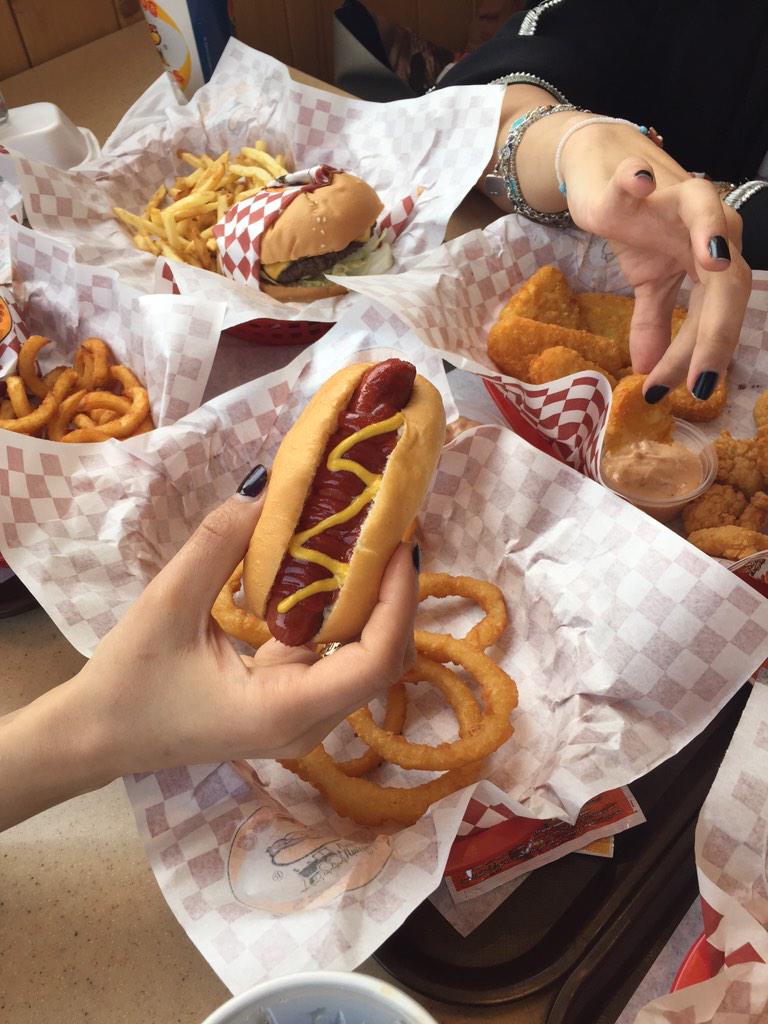 JoharahTalal's tweet photo. Amazing meal after a hard working day @HotdogExpress #مسابقة_هوت_دوج_اكسبرس #hotdogexpress http://t.co/Qrm9oOiSyc