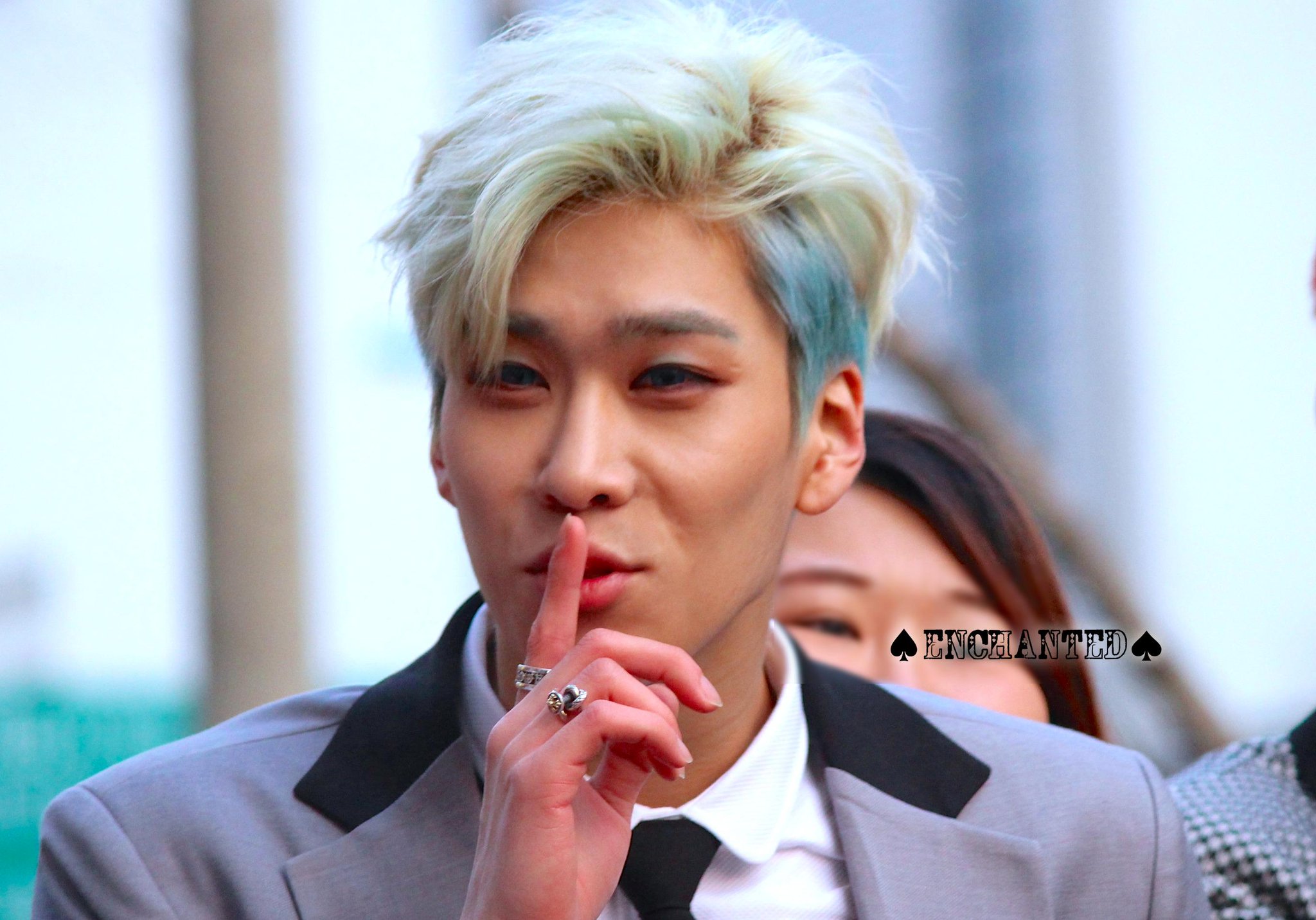 B_kAg9_U8AIGcoW.jpg:large