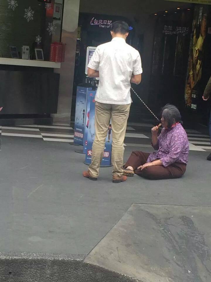 SG_Teens's tweet photo. Wow how can you do this to your own mother??? Wtf??? http://t.co/tCxP7aaayQ