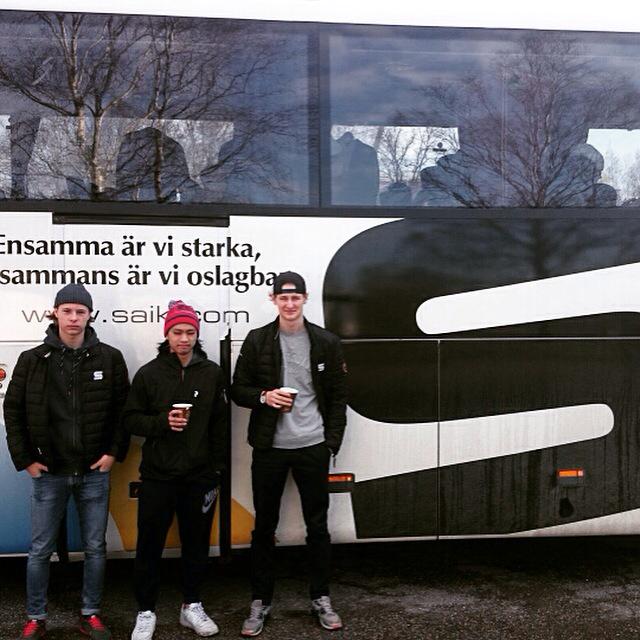 SAIKbandy's tweet photo. Nu är mästarna på väg hem till Guldviken! #vitrummarpå #svenskamästarna #u18 #ufinal http://t.co/ONAvywL1FZ