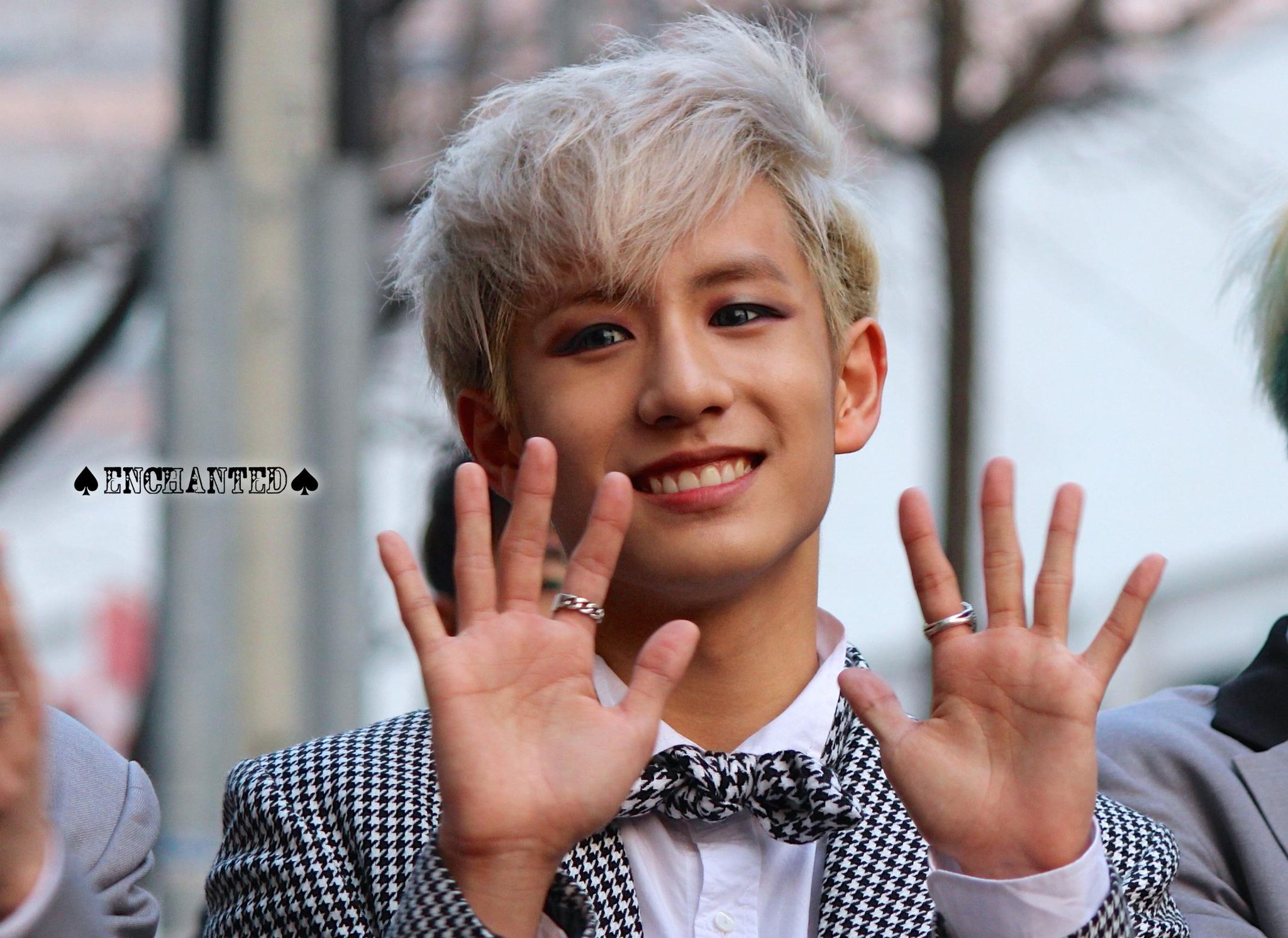 B_kFJUIUYAAWkiF.jpg:large