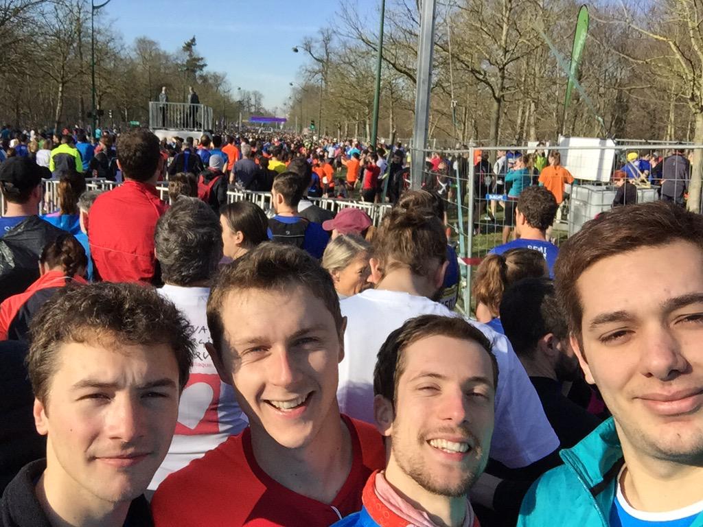 SicolasNdez's tweet photo. #SemiParis 3ème course la plus courue du monde ! #ébloui #effortpartagé #défipersonnel @ENSTAParisTech http://t.co/LrN6PrrQRz