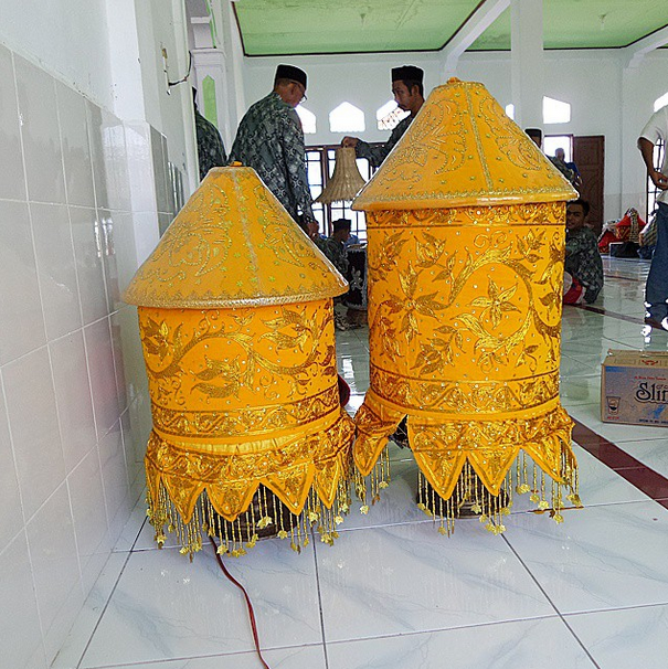 adiesa26's tweet photo. @iloveaceh
klon idng Lph tat mnyang
Kneng Bngong Pik cdh tat rpa
Ngkot dlm pih hna myng,
'an idng ms Rj2
*Layen/Lpung http://t.co/EMpjqpaYaB