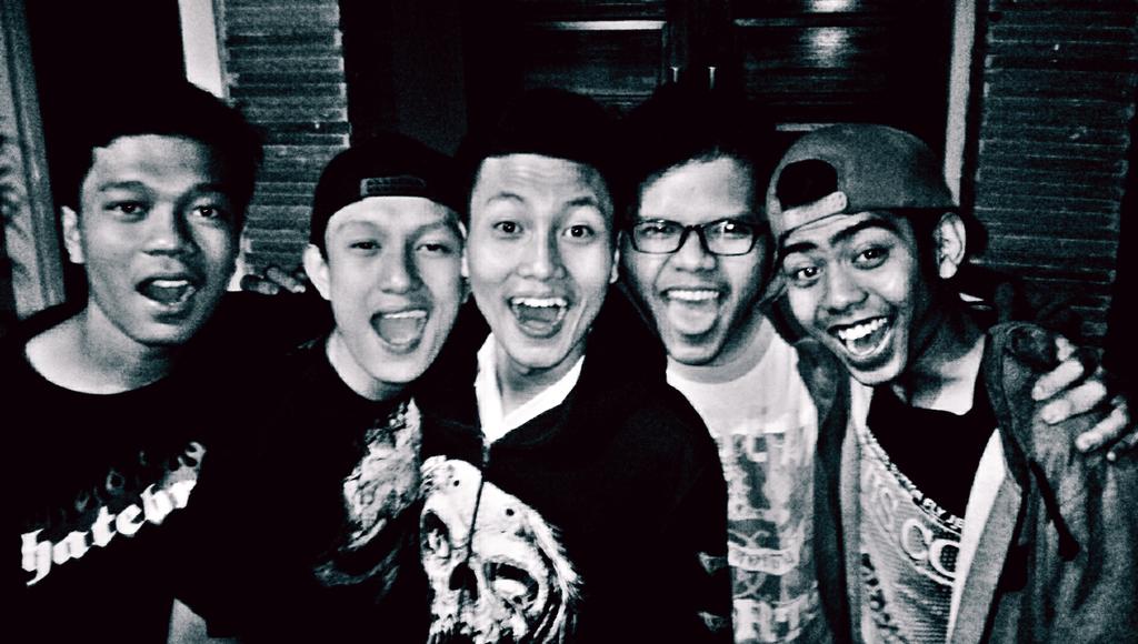 RtoAofficial's tweet photo. With formation @JujuPurwanto @Arull__Rmdhn @FadilMuhammaadd @ariesnrtmo @SandyAviondikka 😊 http://t.co/ziVRzD7nPZ