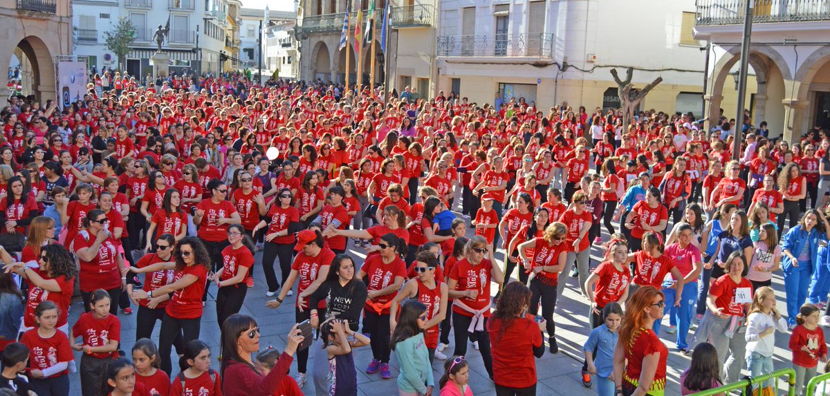 hoyextremadura's tweet photo. Una 'marea roja' de mujeres se solidariza con Ángela http://t.co/0tuuzh26qA vía @hoyextremadura http://t.co/XnA0faWSox