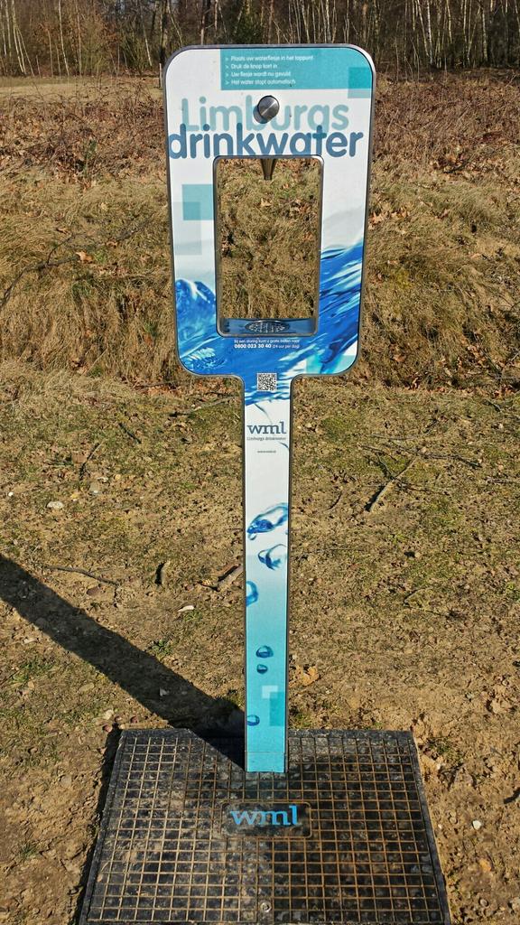 StefStrous's tweet photo. Na een wandeling rond Lange Vlieter trek in een slok water. Komen we verrassend aan een vers watertappunt van de WML. http://t.co/p3RBHOYDCF