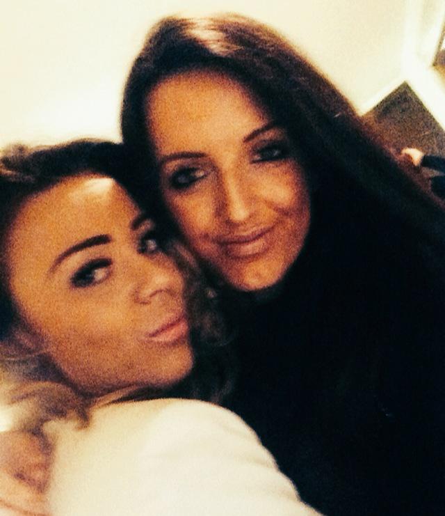 RachelHarney1's tweet photo. 💜💚💛 @DanielleHollis1 http://t.co/nckVi7bs5d