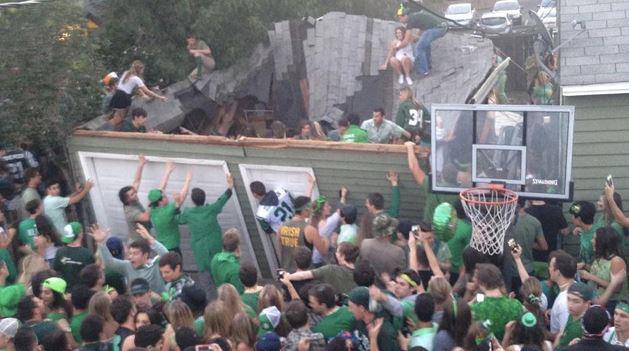 BottleMag's tweet photo. US students go HAM for #StPatricksDay every year https://t.co/Z617rR1LxJ #shenanigans #StFrattysDay http://t.co/TECLCHI2e6