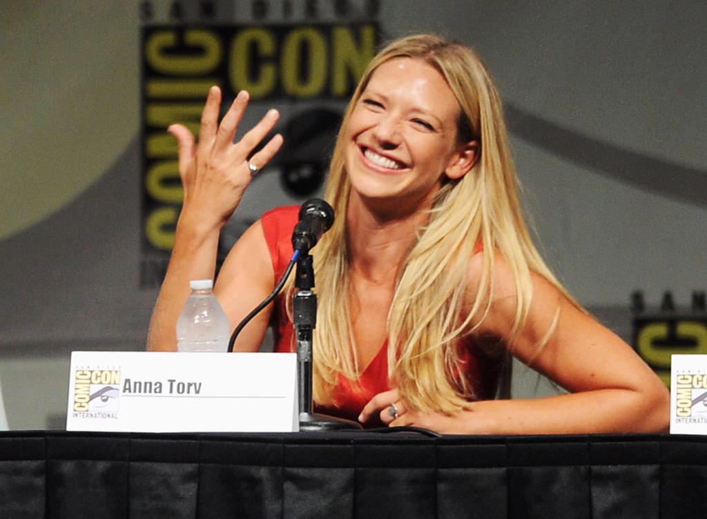Good times! #JoshuaJackson &amp; #AnnaTorv at #ComicCon #Fringe