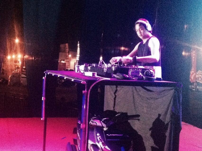 mdccolorparty's tweet photo. Vario Glow Party with DJ Dimaz Andrean @mdccolorparty @DMZandrean http://t.co/Jijas7RvjW