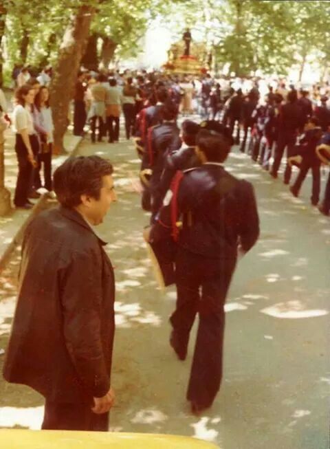 Foto histórica acompañando a la Hermandad de Santa Genoveva año 1981