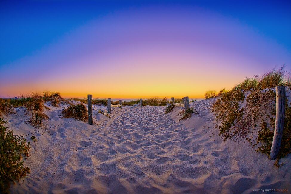 WestAustralia's tweet photo. RT @sundaysunset_me: A beautifully simple #Sundaysunset from trigg beach. Enjoy! 😃 @WestAustralia @ExperiencePerth http://t.co/fRAHaJihzA