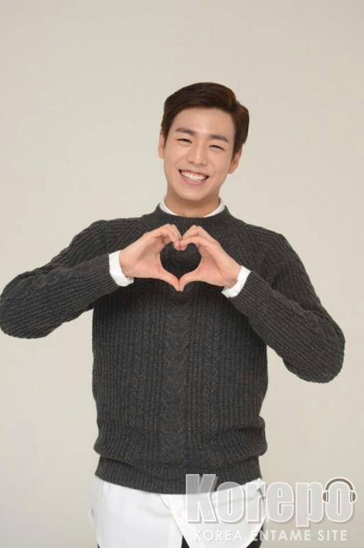 HyunWooFriends's tweet photo. "@ariesb_hw: korepo 개별인터뷰 이현우 (http://t.co/v5HO6EKvAy) ** 의역, 오역이 난무하는 발번역입니다 오랜만에 일어 봤더니 @_@ http://t.co/9HPpjN54Ro"