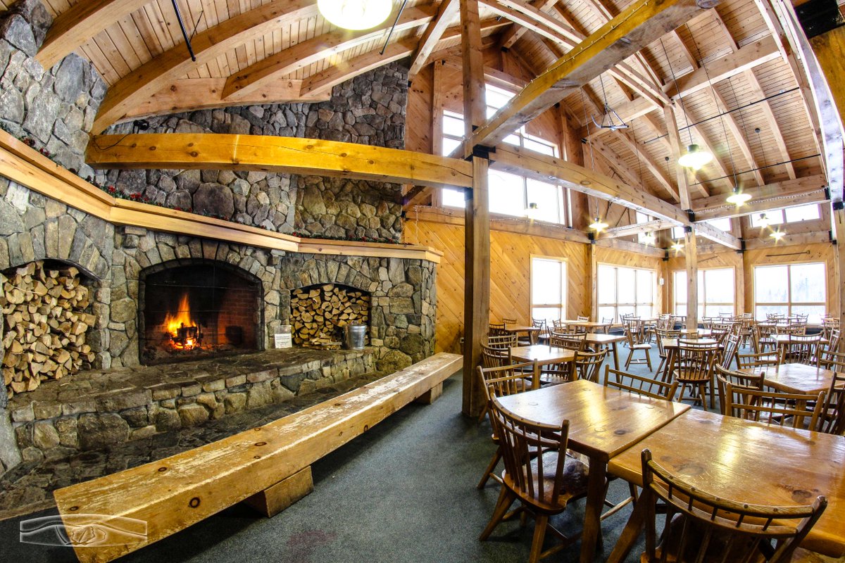 SaddlebackMaine's tweet photo. What a beautiful location to start and end your day (also hot chocolate breaks are good too). #TrailLessSkied http://t.co/iT4yxn53pE