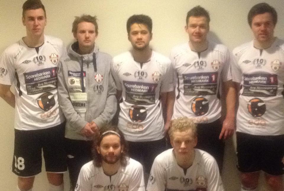 Lagbilde fra helgen. Severeide er fotograf. Nå bærer det hjemover mot Hedmarken. #futsalnor