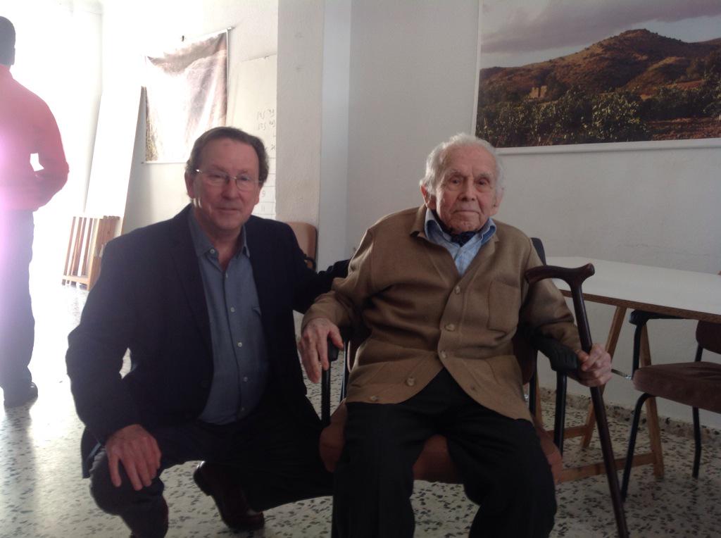 SHOTAAKASH's tweet photo. Manuel Rguez Díaz.Alcalde de 1 leg democrática SE, hoy tb c ls mujeres d Villaverde.@psoedesevilla @manu_unionjack http://t.co/lIe1GYuATW