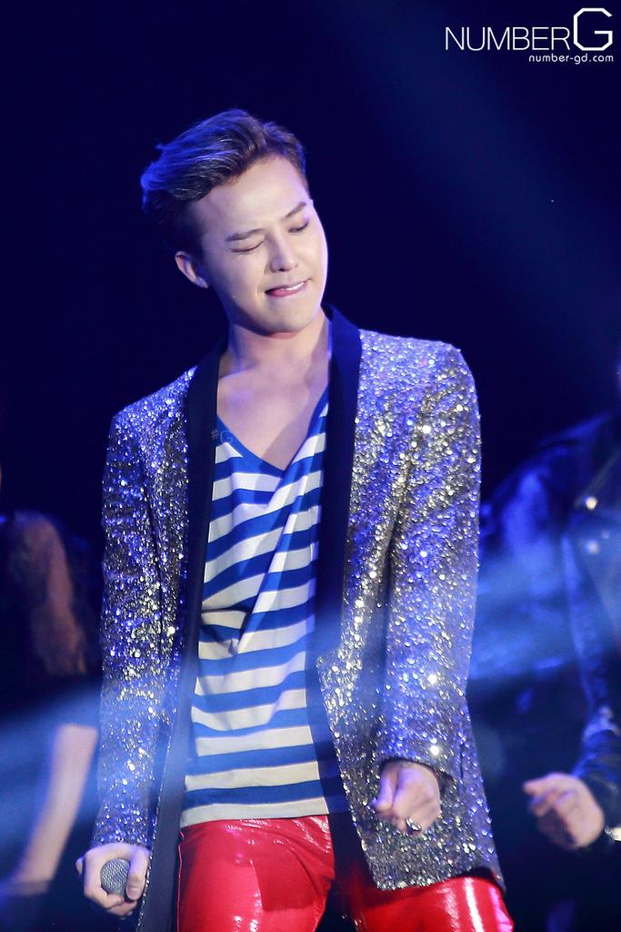 l_ovelyGD's tweet photo. @Number_GGG
무대 위의 프로다운 제스처와 더불어
지디스러운 눈빛과 표정에 매번 반해요
지디이즈뭔들,, 😎
다시한번 4주년 축하드려요 ♡-♡
저는 G도 D도 아닌 C요!!
#GD #NumberG4th http://t.co/6k3Gte17Fs