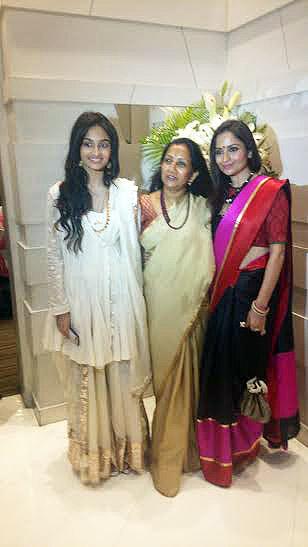myfashionbay's tweet photo. Int. Women's Awards 2015 #ICUNR @KiranMehraK @LambaAlka Ratan Kaul @sonalkalra @shallujindal20 http://t.co/n1xqH5ad5O http://t.co/XHZu9qjIOK
