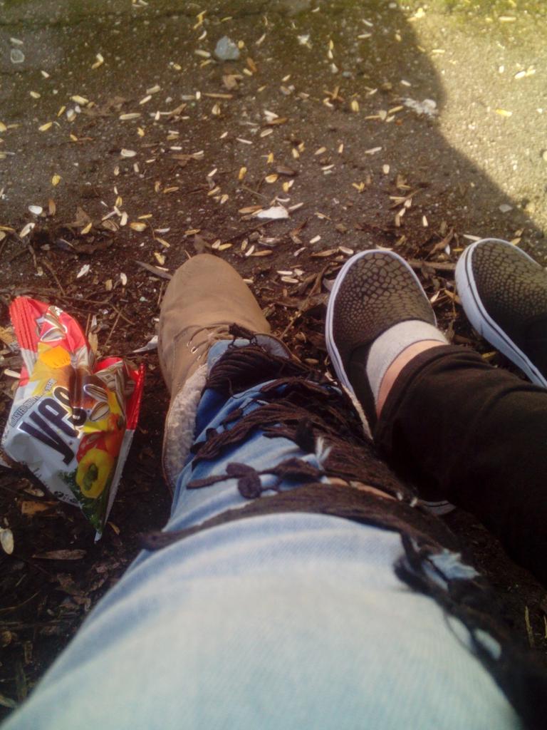 kvanaga98's tweet photo. Ļauķītes! #semki #parks http://t.co/Si3mBwkPzm