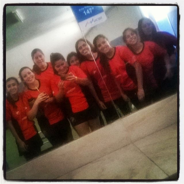 CimarronesRugby's tweet photo. Feliz dia a todas las mujeres que pelean por un mundo mejor y con verdadrra equidad. Salud Cimarronas #lascimarrones http://t.co/iDW9Z0rHar