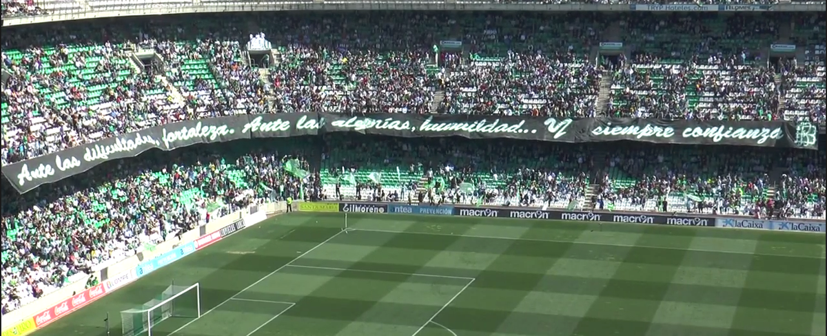 Beticismo's tweet photo. “Ante las dificultades, fortaleza. Ante las alegrías, humildad… Y siempre confianza”. Precioso tifo del #Betis http://t.co/h7DQqExnqa