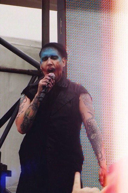 Dragged_out's tweet photo. The Bloody Emperor . Turning back @marilynmanson @MansonPictures @Bliss_Assassin @MarilynMansonFr @marilynmansonc http://t.co/hApfZjHYPy