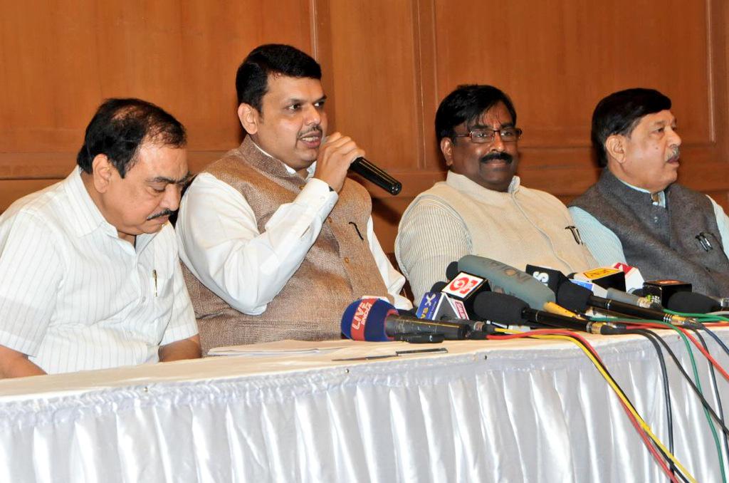 CMO Maharashtra (@cmomaharashtra) on Twitter photo CM <a href="/Dev_Fadnavis/">Devendra Fadnavis</a> addressed a press conference this eve in presence of @EknathKhadseBJP <a href="/SMungantiwar/">Sudhir Mungantiwar</a> @GirishBapatMLA CM <a href="/Dev_Fadnavis/">Devendra Fadnavis</a> addressed a press conference this eve in presence of @EknathKhadseBJP <a href="/SMungantiwar/">Sudhir Mungantiwar</a> @GirishBapatMLA