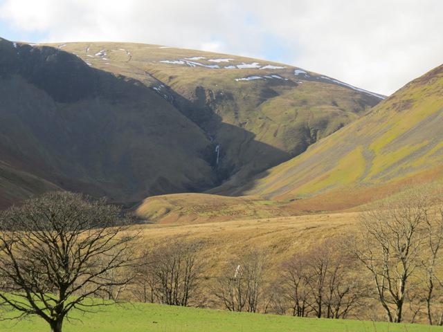 GlendaCalvert1's tweet photo. Cautley Spout this afternoon.  Its always a treat to catch a glimpse of the Fell ponies in their natural habitat. http://t.co/tdmbmyPdHW