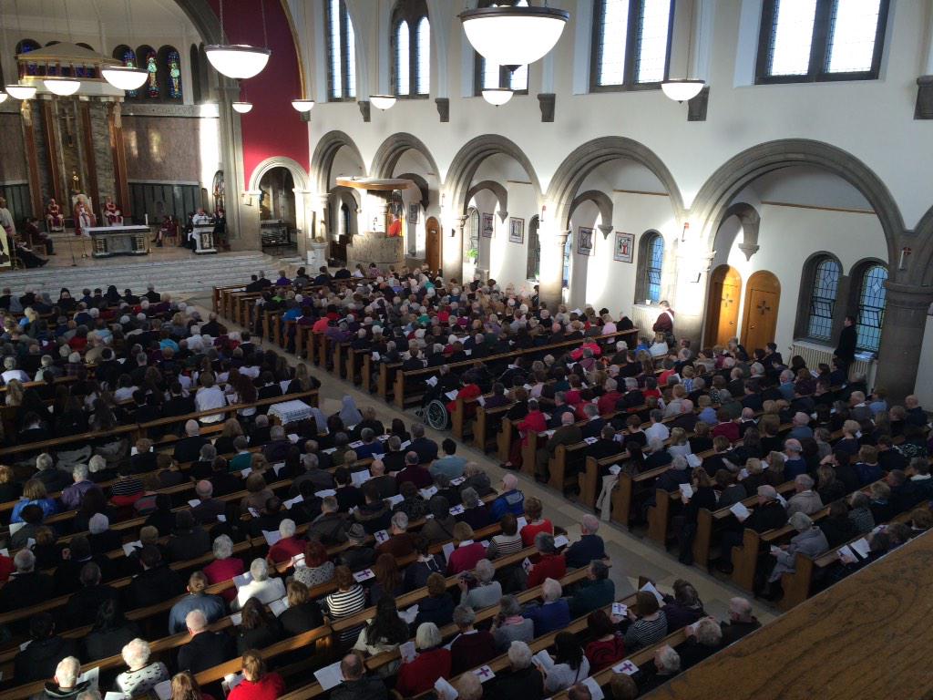 john_bishopjohn's tweet photo. Full cathedral for evening prayer #loveLent http://t.co/GNJ1sJyS1f