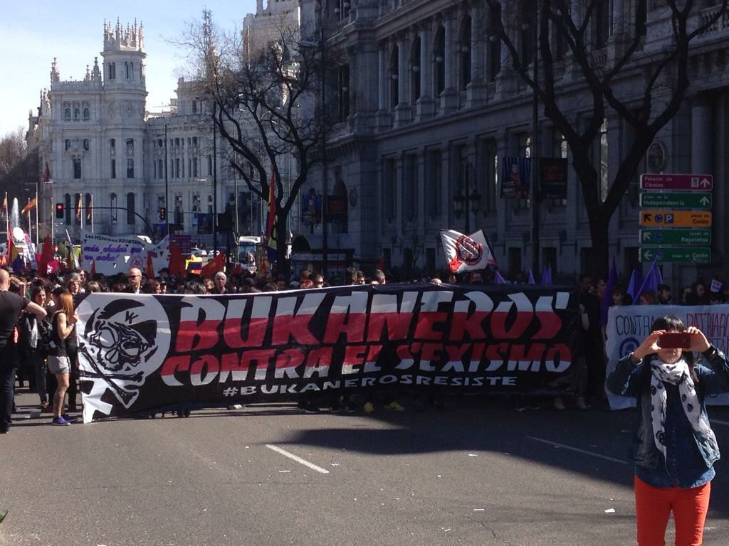 bukaneros92's tweet photo. Bukaneros contra el sexismo. Todos los días son 8 de marzo.
#BukanerosResiste http://t.co/soVz1Eq6KU