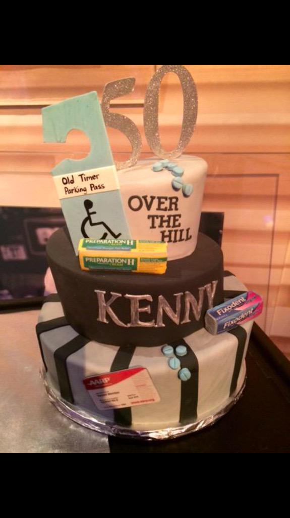 Lmao this cake for is hilarious! Happy Birthday Kenny Smith! 